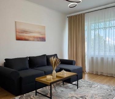 Tirnaveni Apartment | Emerald - Modern Central Apartment