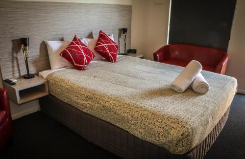 Emerald Hotel | Emerald Park Motel