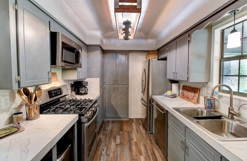 Shreveport Cabin | Emerald Point Cabin - on Emerald Isle - Lake front with Kayaks! Emerald Isle Cabins, Shreveport, La.