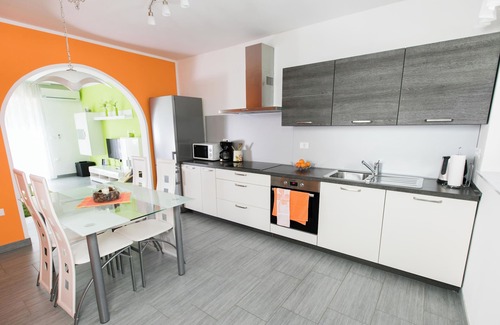 Volarje House | Emerald SOCA Apartment