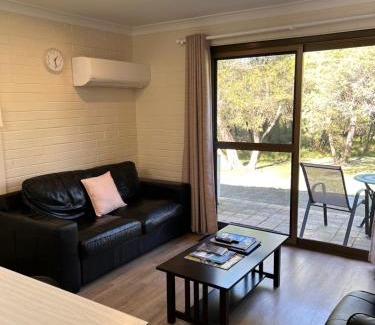 Emu Point Cabin | Emu Beach Chalets