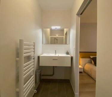 Mayenne Apartment | "En Roue Libre" 45m2 au calme centre-ville rez-de-chaussée