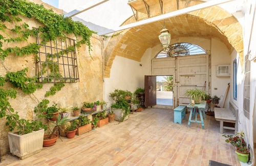 Marsala Villa | Enchanting 19th century Baglio with garden 15 meters from the sea Baglio Paola 1