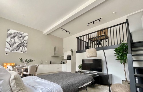 De Bilt Apartment | Enchanting 2 Bed Serviced Apartment 96m2 -ESS38E-