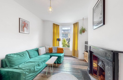 Lea Bridge House | Enchanting 3 Bedroom House With Garden in Leyton