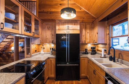 McAllister Cabin | Enchanting cabin in the the Tobacco Root Mountains