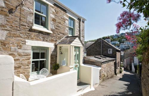 Polruan House | Enchanting Harbourside Cottage with Panoramic Views