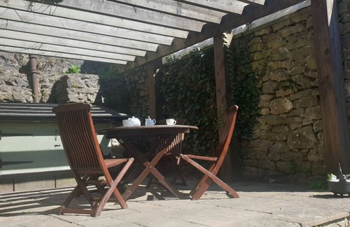 Bonsall House | Enchanting Renovated Cottage with EV - Witchnest