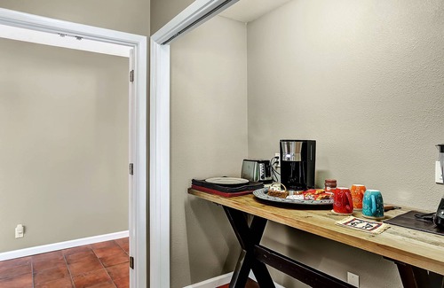Bear Canyon House | Enchanting Southwest Serenity - SO Convenient to Golf, Grocery, and Restaurants!