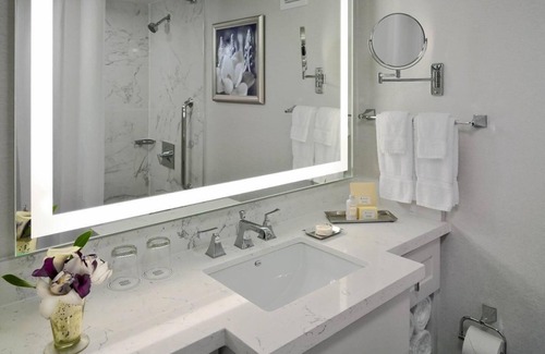 French Quarter Hotel | Enchanting Tourist Destination! Near New Orleans Jazz National Historical Park!