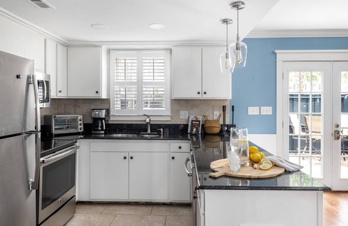 South of Broad House | Enchanting Townhome in the Harleston Village, Parking Included