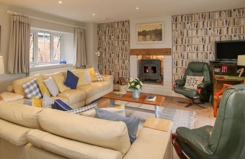 Bishops Castle House | ENGLAND SHELVE FARMHOUSE, pet friendly in Bishop's Castle