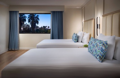 Calabasas Hotel | Enjoy a Hassle-Free and Comfortable Stay! 2 Comfortable Units, Outdoor Pool