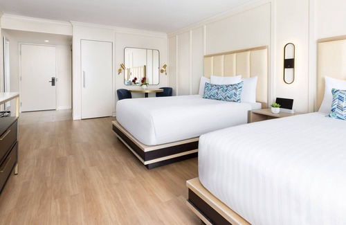 Calabasas Hotel | Enjoy a Hassle-Free and Comfortable Stay! 2 Comfortable Units, Outdoor Pool