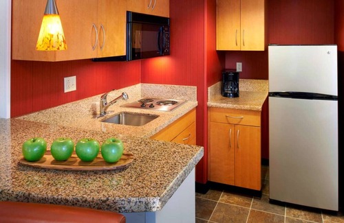 Warren Hotel | Enjoy a Hassle-Free Stay! Close to Freedom Hill Amphitheatre, Free Breakfast!