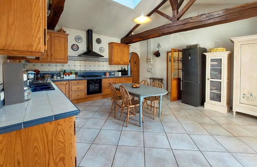 Ambares-et-Lagrave House | Enjoy a relaxing vacation in this vacation home on the lake.