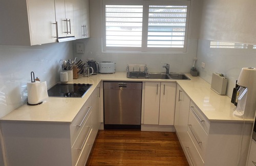 Bondi Apartment | Enjoy a spacious, light filled, convenient to all beaches BONDI apt
