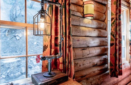 Pine Mountain Club House | ENJOY - An Authentic Log Cabin - Purple Beds - Games - 420 OK! Pets Stay FREE
