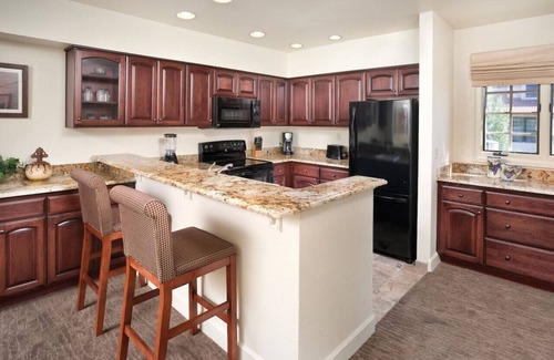 Nice Condo | Enjoy Clear Lake with the family in this resort 2BD condo with resort boat dock