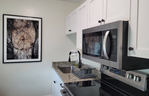 Tazewell Apartment | Enjoy easy access to everything from this perfectly located home base