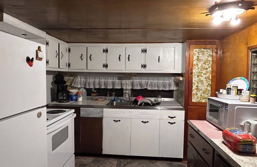 Frametown House | Enjoy Elk River kayaking, fishing or explore Elk River Rail Trail in Frametown.