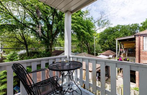 Evanston Apartment | Enjoy Evanston! Slow Down After a Busy Day Sight Seeing - Walking Distance from Public Transportation apts