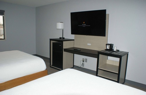 Van Buren Hotel | Enjoy Free Breakfast at Charming Inn in Van Buren | 2 Affordable Rooms