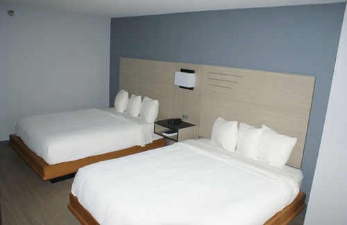 Van Buren Hotel | Enjoy Free Breakfast at Charming Inn in Van Buren | 2 Affordable Rooms