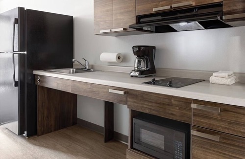 Huntersville Hotel | Enjoy Full Kitchen & Cozy Space in Huntersville! | Free Parking, BBQ Facilities!