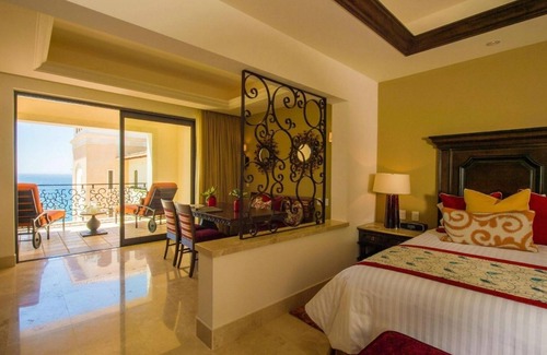 Marina Hotel | Enjoy infinity pools, a spa, 8 restaurants, a private beach and more!