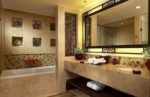 Marina Hotel | Enjoy infinity pools, a spa, 8 restaurants, a private beach and more!