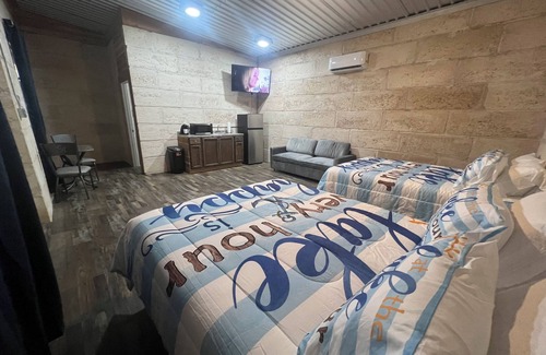 Fluvanna House | Enjoy Lake Alan Henry in Justiceburg Texas in one of our 5 Bungalows