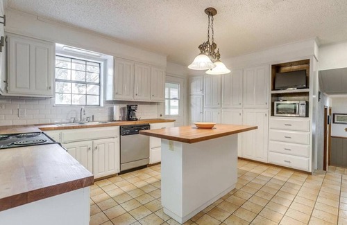 Palo Pinto House | Enjoy Life in the Country Large Ranch House on 90 acres Bring your Horse or ATV