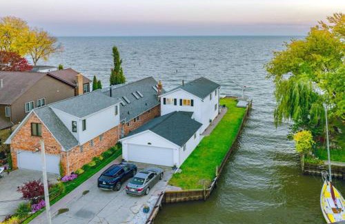 Harrison Township House | Enjoy Our Lakefront Paradise