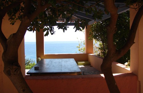 Karlovassi Apartment | Enjoy Sunrises and Sunsets from this Cozy Studio with Private Beach