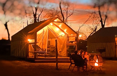 Prairie Lea Cabin | Enjoy the beautiful San Marcos River in this new, nice and comfy cabin!