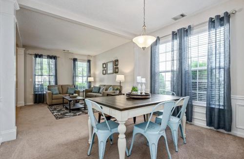 Woodstock House | Enjoy This Amazing Home With Porch & Grill Near DT