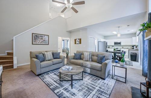 Woodstock House | Enjoy This Amazing Home With Porch & Grill Near DT