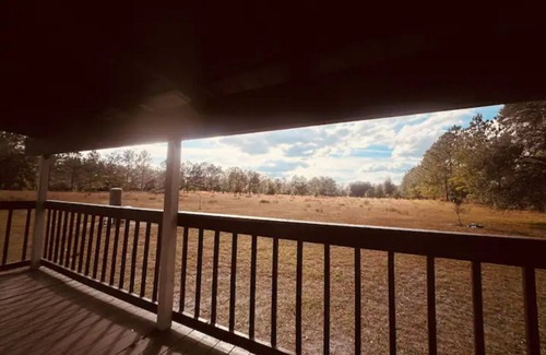 Fort White House | Enjoy this five acre Countryside tranquility and close to outdoor activities.