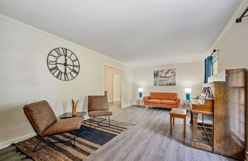 Marietta House | Enjoy This Roomy Cabin Style 5BR With A Pool Table