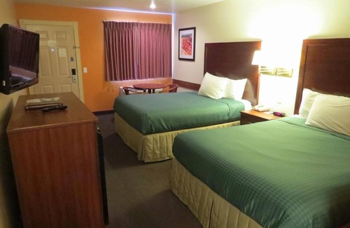 St. George Hotel | Enjoy Two Relaxing Rooms in St. George, Perfect for Families | Free Parking