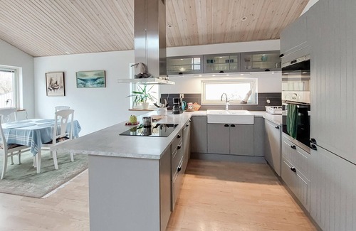 Raa House | Enjoy your vacation in this beautiful vacation home in an old fishing village.
