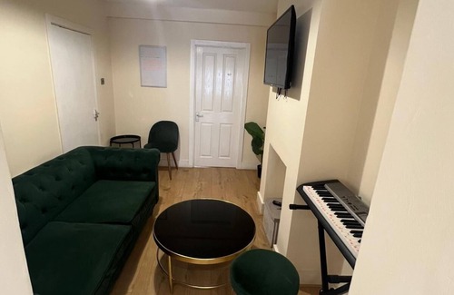 Glyndon Apartment | Enjoyable 1 Bedroom Apartment with Private Garden