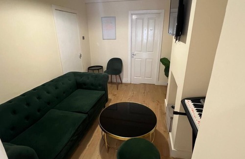 Glyndon Apartment | Enjoyable 1 Bedroom Apartment with Private Garden