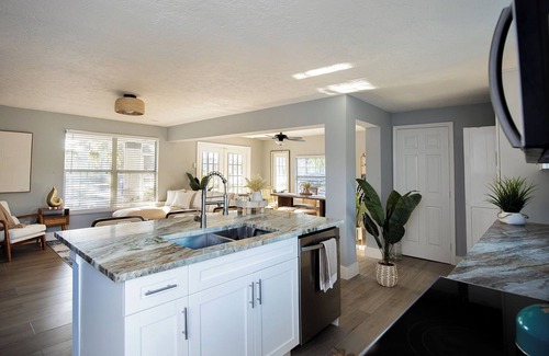 Redevelopment Area House | Enjoyable 3-bedroom house with AC in Naples