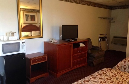 Campbelltown Hotel | Enjoyable Stay For Sure! 4 Relaxing Units w/FREE Breakfast, Swimming Pool!