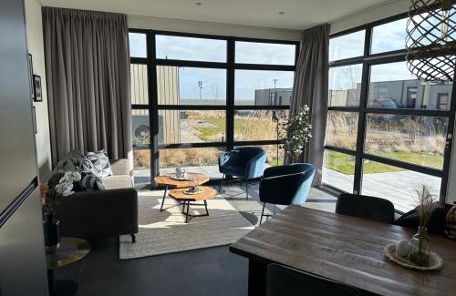 Enkhuizen House | Enkhuizer Strand Chalet Windrose mit Zaun Haus Nr 225