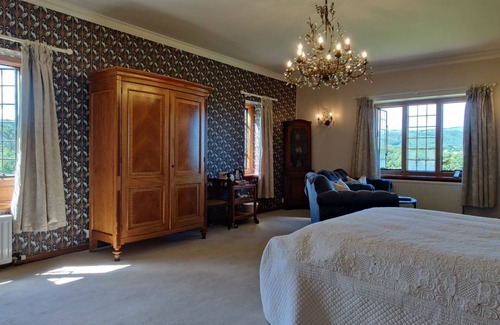 Bossington Bed & Breakfast | Ensuite B&B superking room with private access