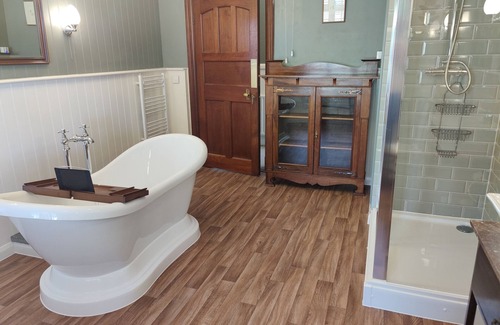Bossington Bed & Breakfast | Ensuite B&B superking room with private access