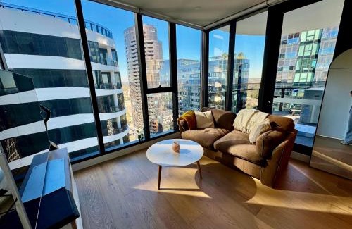 Box Hill House | Ensuite Room with Unbeatable Amenities & Prime Box Hill Location in 2B2B Apartment